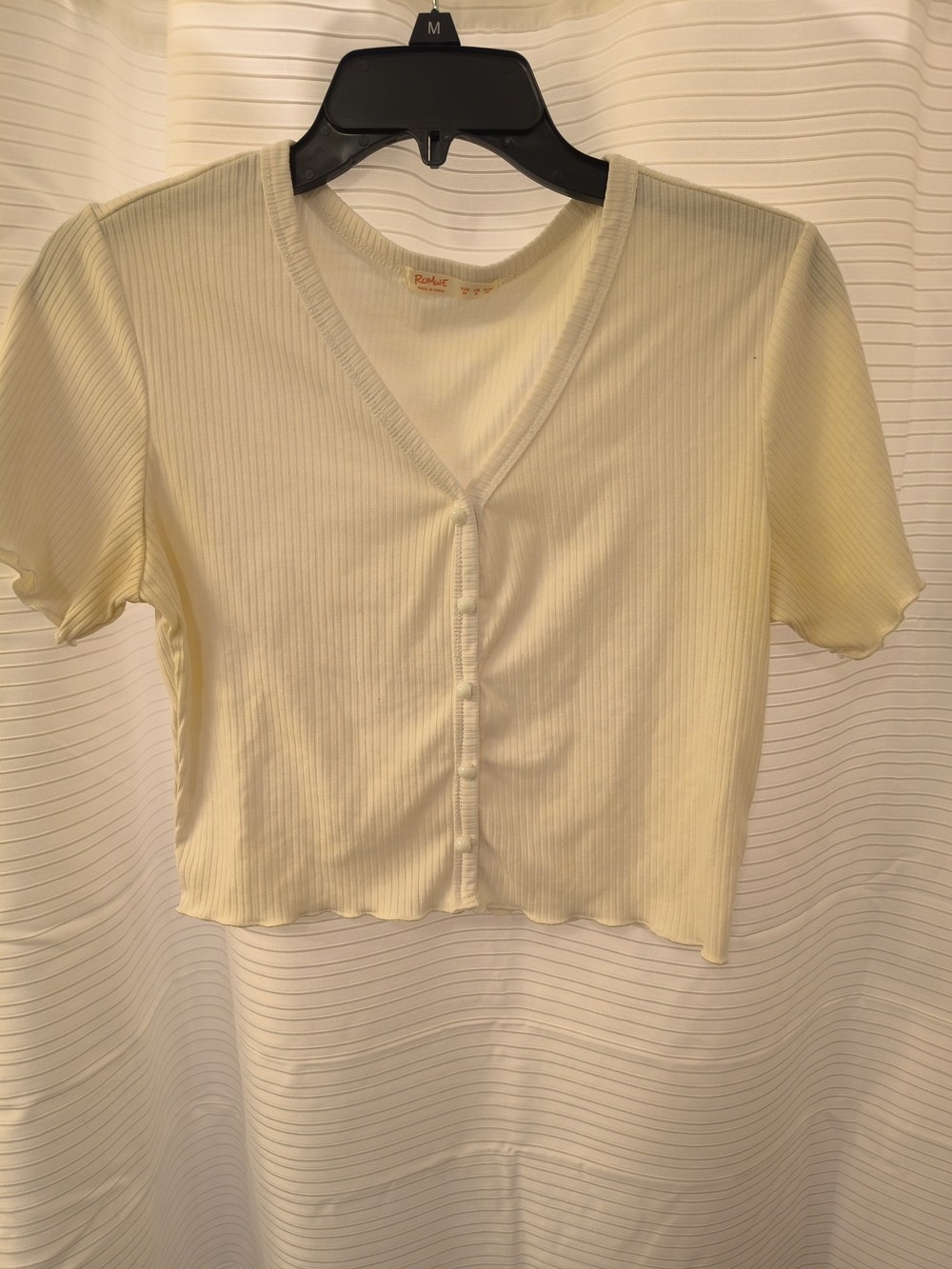 ROMWE Cream Ribbed V-Neck Button Crop Top